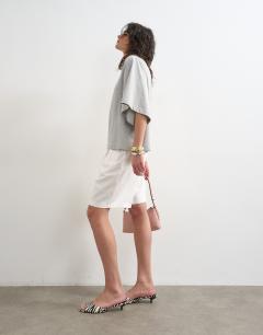 Model wearing Batwing t-shirt in grey marl