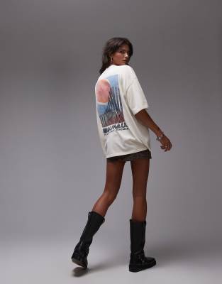 Topshop - Bauhaus - Oversize-T-Shirt in neutraler Farbe mit Grafik