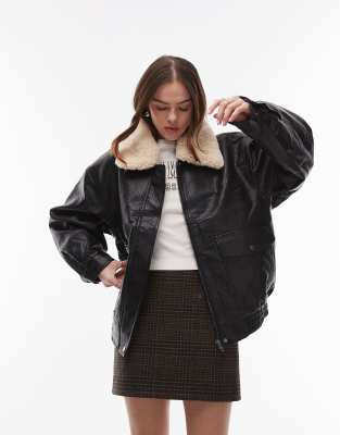 Topshop - Bauschige Kunstleder-Jacke in Schwarz mit abnehmbarem Teddyfellkragen