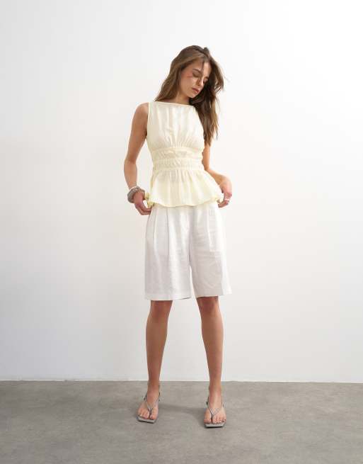 Topshop – Beige, ärmlös topp med smockad detalj, 2 av 4