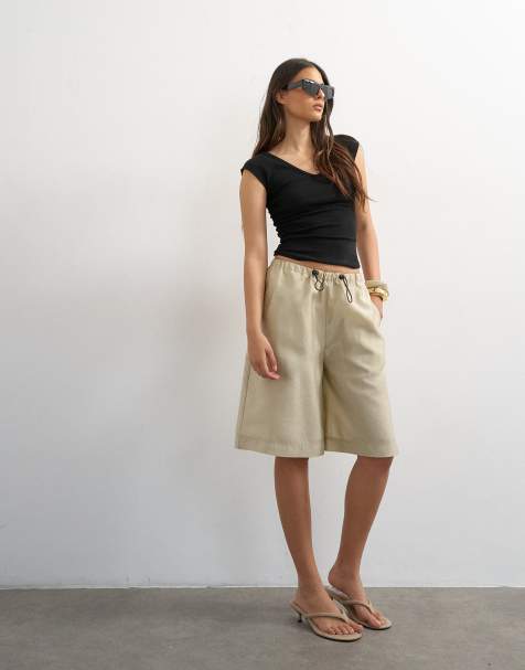 Topshop – Beige, långa, a-linjeformade shorts i taft - view 1
