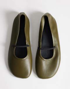 Model wearing Bella leather round toe ballet flat in khaki
