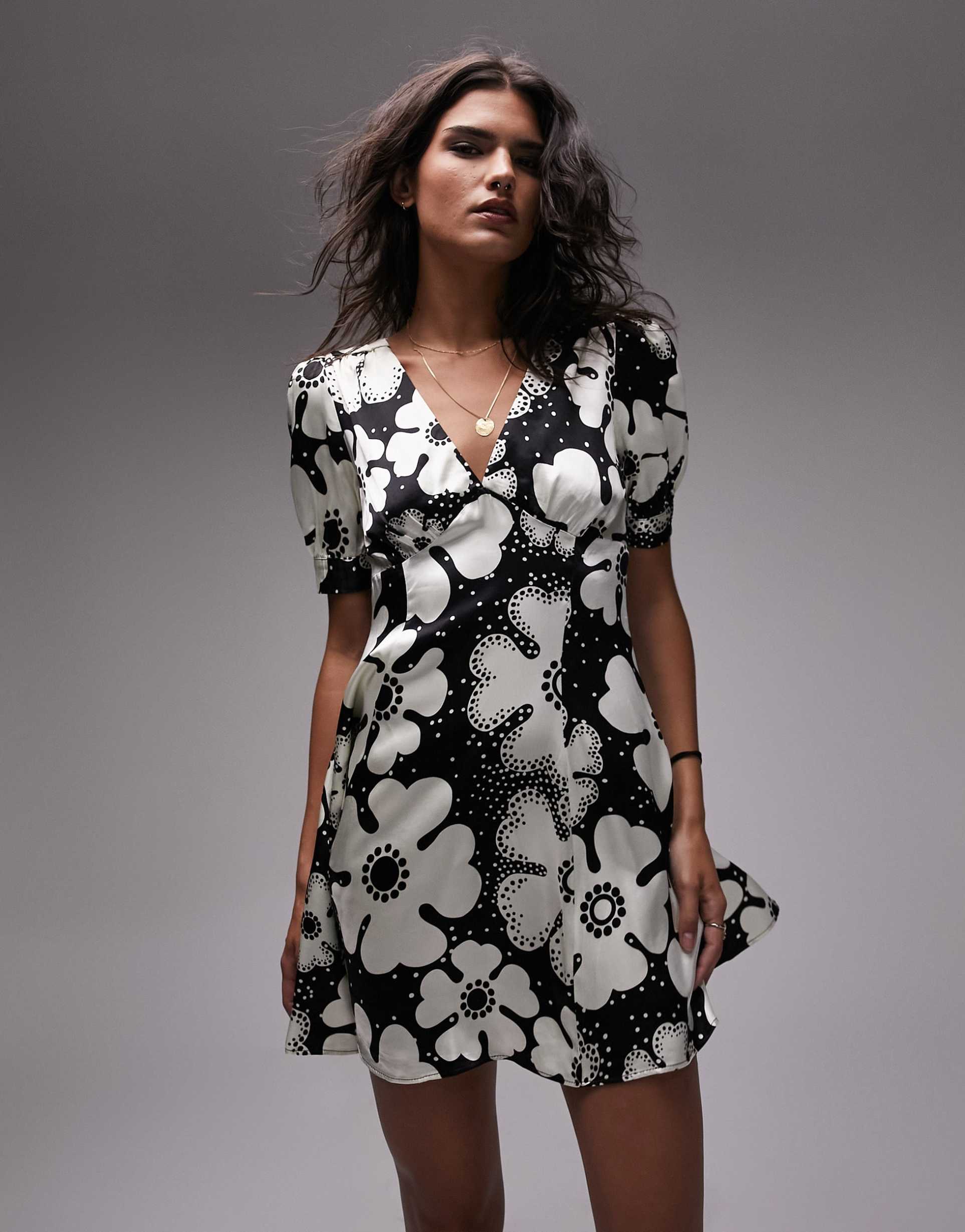 topshop bella mini tea dress in mono floral print