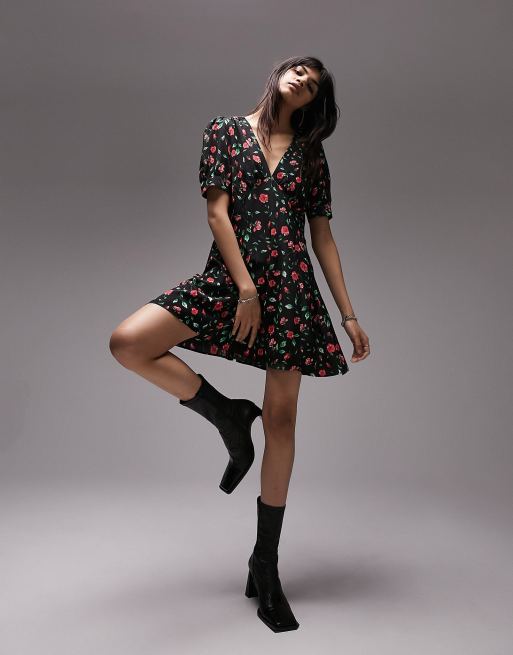 Vestito bianco con rose rosse cheap