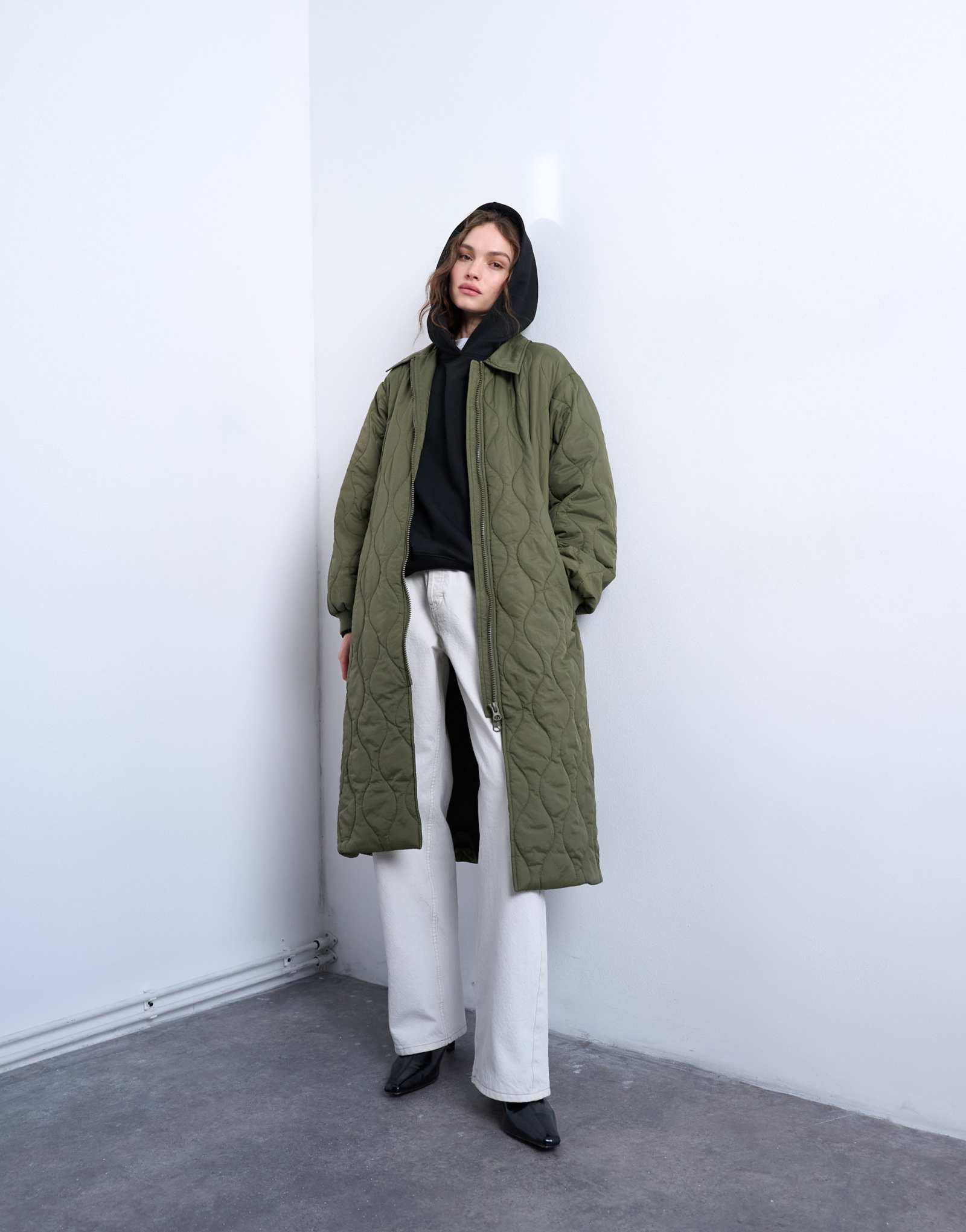 Длинный жакет-подкладка с поясом от Topshop зеленого цвета 