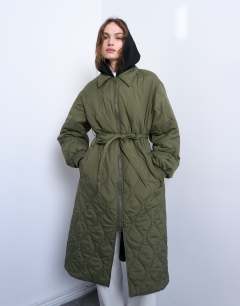 Model wearing Belted long liner jacket in green 