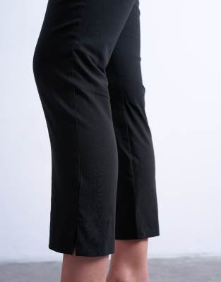 Topshop Bengaline 3/4 Length Capris In Black