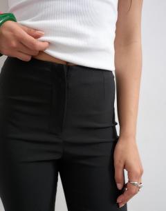 Model wearing Bengaline capri in black