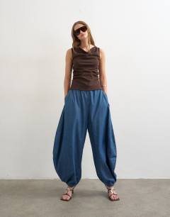 Model wearing Bengaline ruched side slash tank top in chocolate