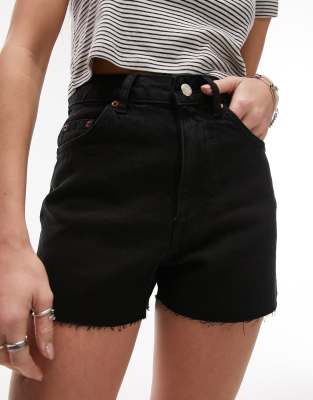 Topshop - Bequeme, elastische Mom-Jeansshorts in Schwarz