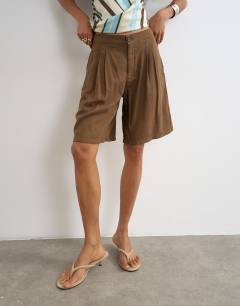 Model wearing Bermuda short in chocolate