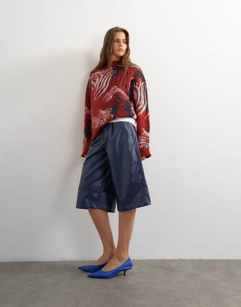 Topshop Bermuda-Shorts aus Kunstleder in Krokoprägung in Marineblau - view 1