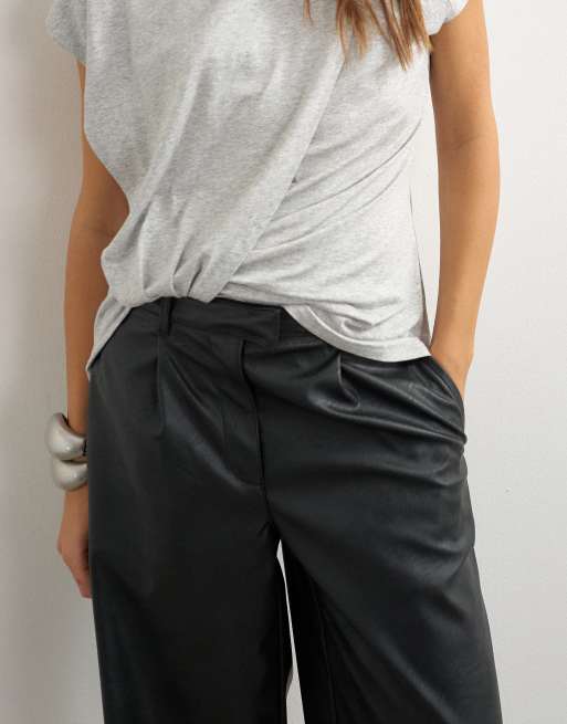 Topshop bermudas de piel sintética en negro, 3 de 5