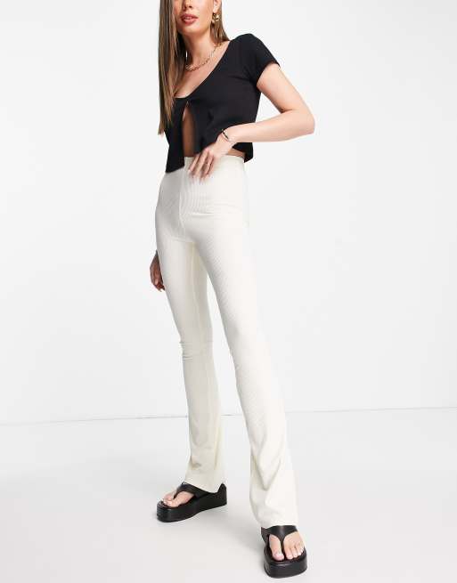 Topshop – Beżowe prążkowane dzwony o obcisłym kroju 