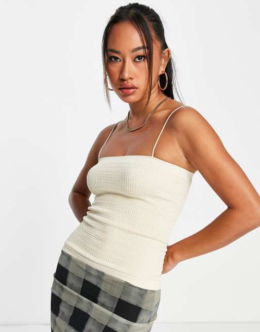Topshop – Bezszwowy top na bardzo cienkich ramiączkach z teksturowanej tkaniny w kolorze ecru