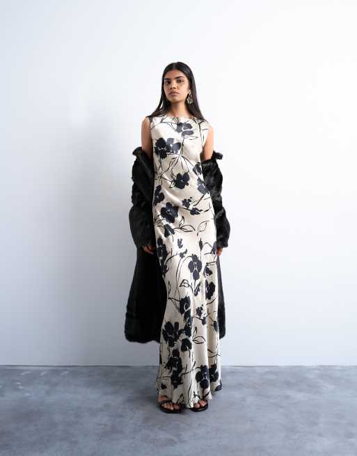 Topshop – Biała, satynowa sukienka midi z odkrytymi plecami w czarny, kwiatowy wzór