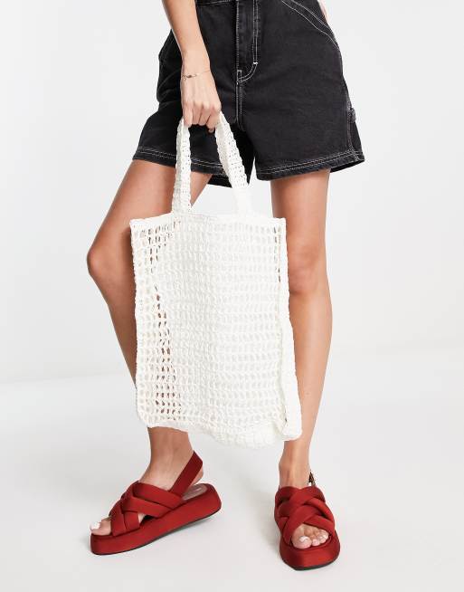 Topshop – Biała szydełkowana torebka typu tote ze słomy