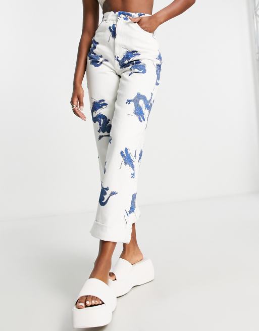 Topshop – Białe jeansy mom fit oversize we wzór w smoki, 4 z 4
