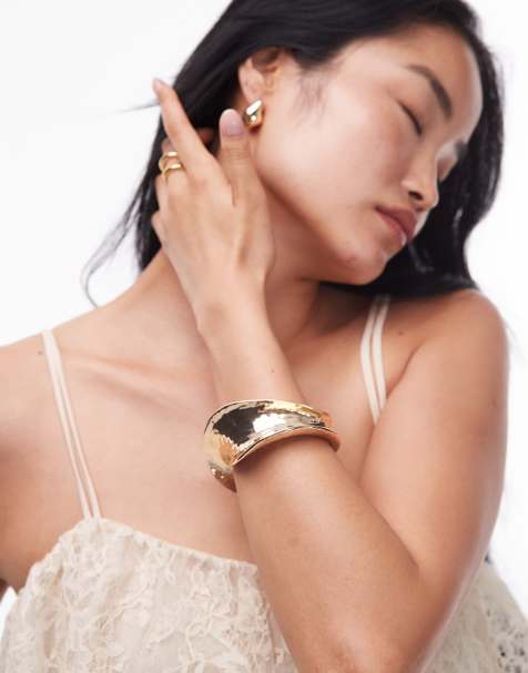 Topshop Bianca chunky twisted bracelet in gold - view 1