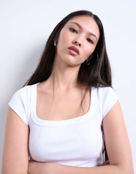 Topshop – Biały, prążkowany T-shirt z dekoltem karo i krótkimi rękawkami - view 1