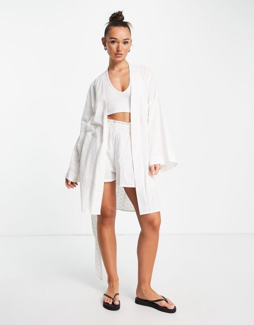 Topshop – Biały szlafrok z haftem angielskim, 4 z 4