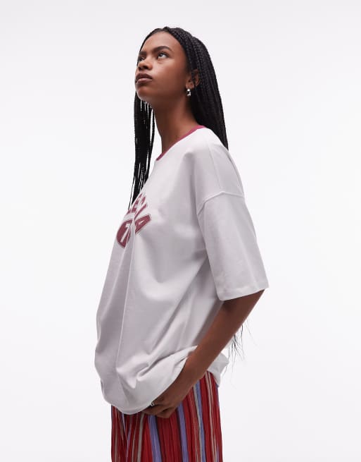 Topshop – Biały T-shirt oversize z dżerseju z bordową lamówką i sportowym nadrukiem