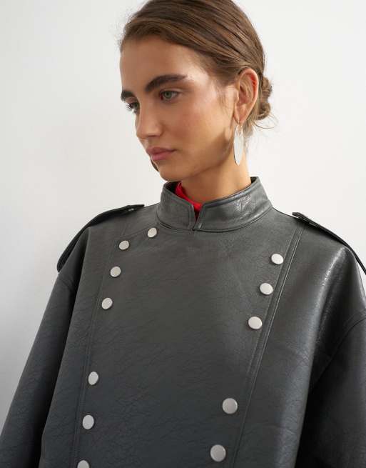 Topshop bikerjacka i läderimitation med metalldetaljer i grått, 2 av 4