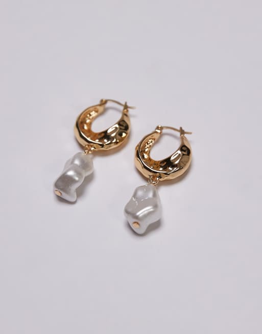 Topshop Billie molten hoop earring with pearl in gold 