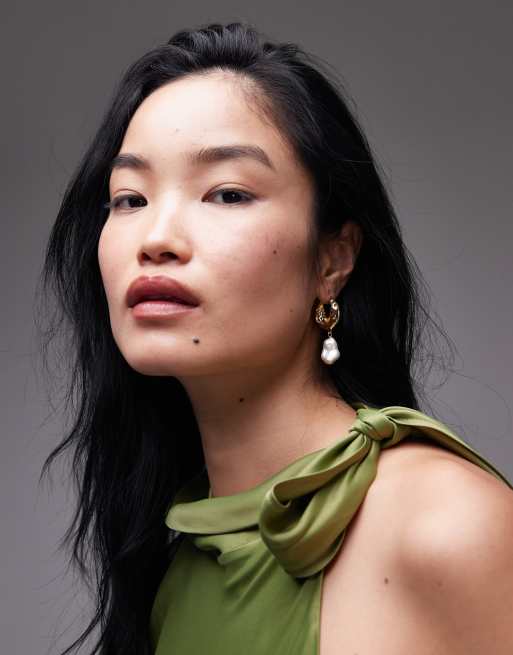 Topshop Billie molten hoop earring with pearl in gold 