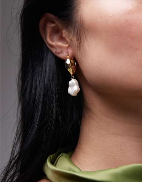 Topshop Billie molten hoop earrings with faux pearls in gold tone - view 1