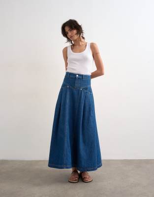 Topshop – Blå, plisserad maxikjol i denim med ok — kjol med fickor från ASOS