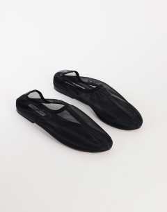 Model wearing Blake mesh ballet flat shoe in black
