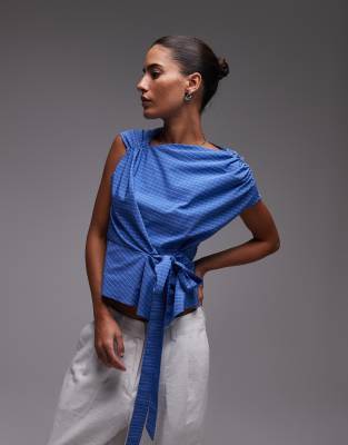 Topshop – Blårutig topp med draperad halsringning - view 1