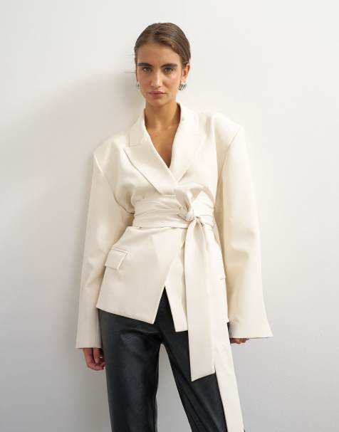 Topshop Blazer mit Gürtel in Elfenbein - view 1
