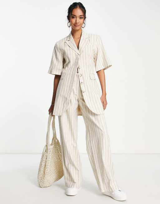 Topshop - Blazer taglio lungo in misto lino beige a righe in coordinato
