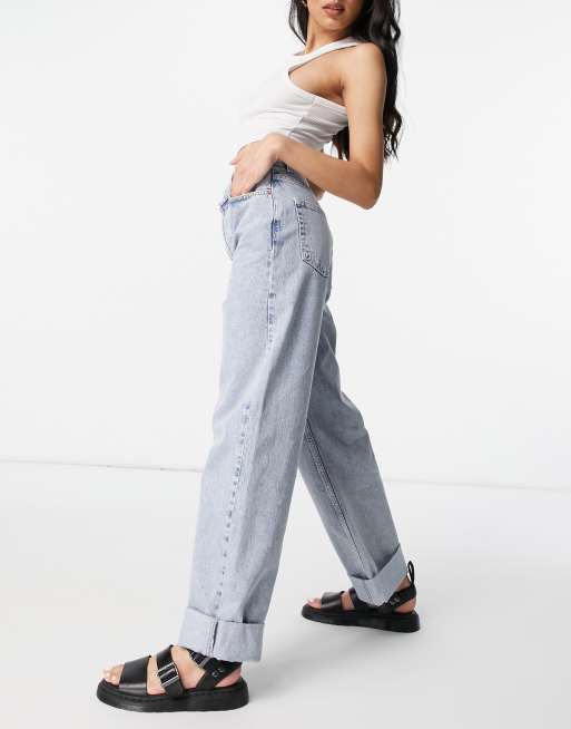 Topshop – Blekta mom jeans i oversize