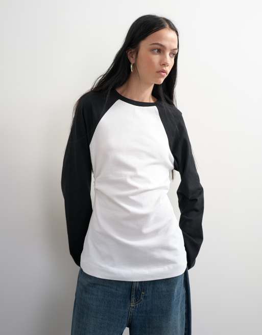 Topshop blockfärgad långärmad raglan-t-shirt med markerad midja i mono, 3 av 4