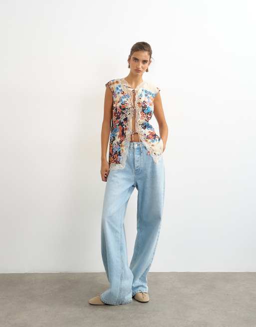 Topshop blomstret top med korte ærmer, asymmetrisk bindefront og blondedetalje i ecru, 2 af 4