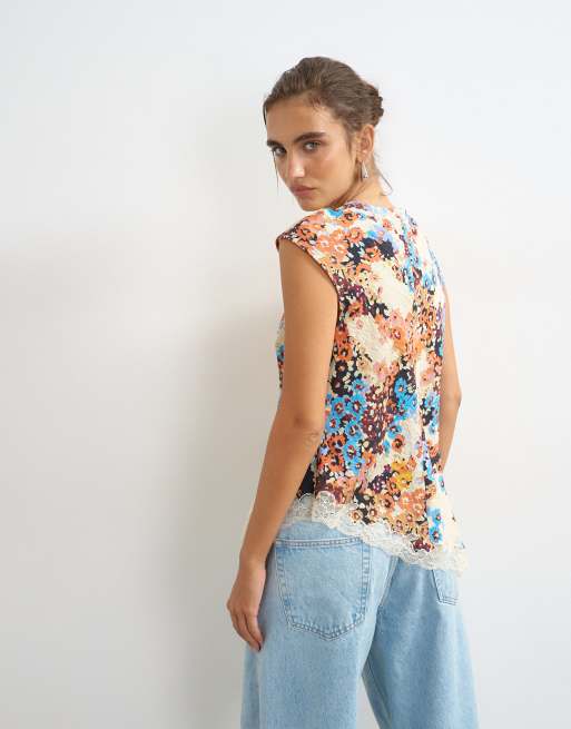 Topshop blomstret top med korte ærmer, asymmetrisk bindefront og blondedetalje i ecru, 4 af 4