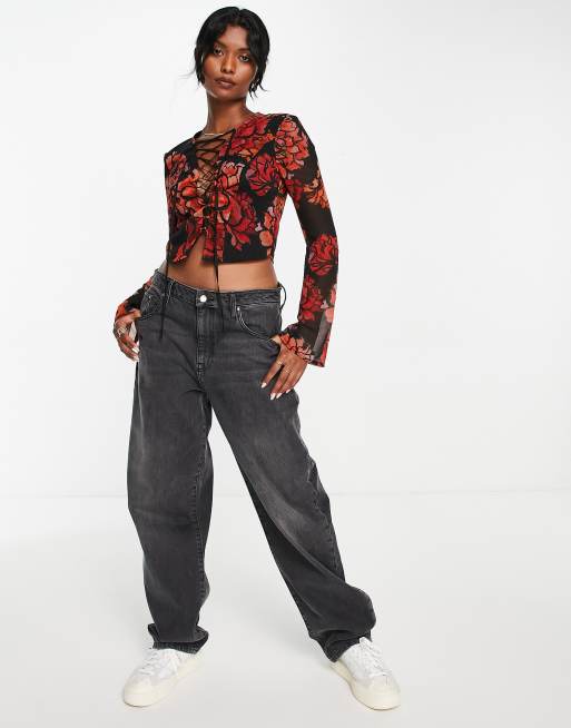 Topshop - Blusa in chiffon rossa a fiori con laccetti
