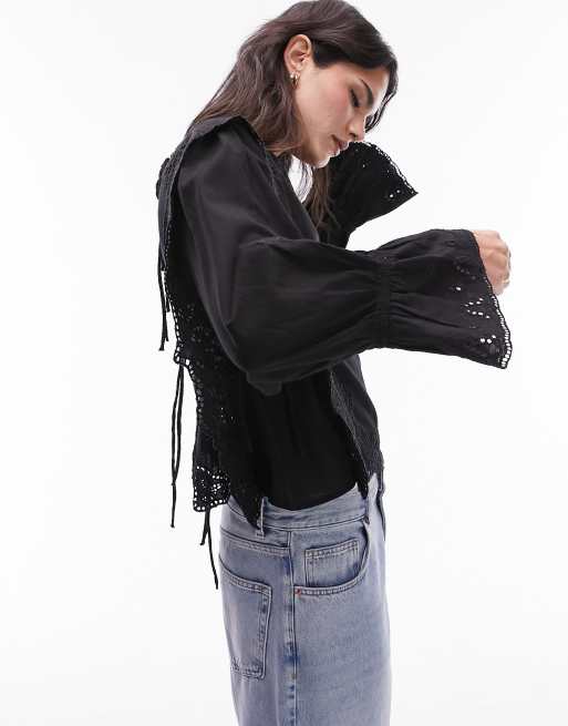 Topshop - Blusa nera con volant in pizzo sangallo