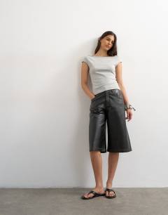 Model wearing Boat neck vest in grey marl