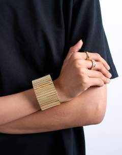 Bobbi bangle in gold