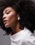 [Topshop] Topshop Bobbi triangular stud pearl earrings in gold tone One Size GOLD