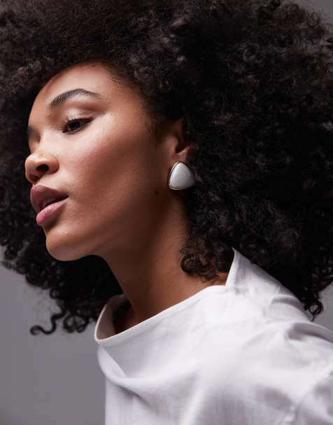 Topshop Bobbi triangular stud pearl earrings in gold - view 1