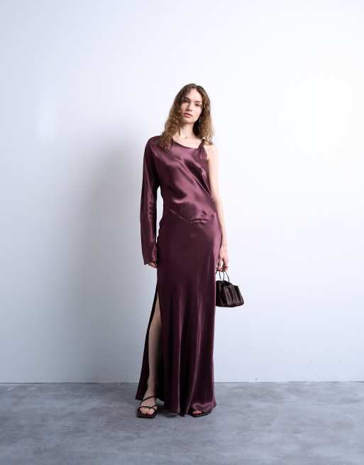 Topshop – Bordowa satynowa sukienka maxi ze skręconym ramiączkiem i jednym rękawem
