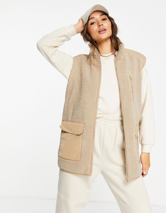 https://images.asos-media.com/products/topshop-borg-zip-through-vest-with-utility-pockets-in-cream/200941755-2?$n_550w$&wid=550&fit=constrain