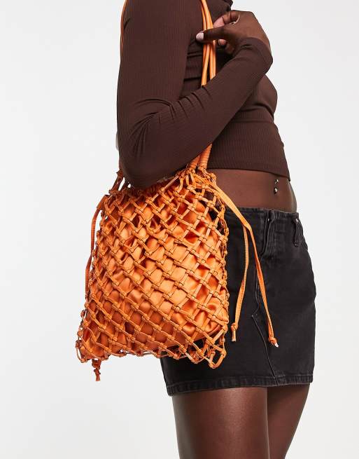 Topshop - Borsa da spalla grande in raso arancione con tracolla in pelle sintetica