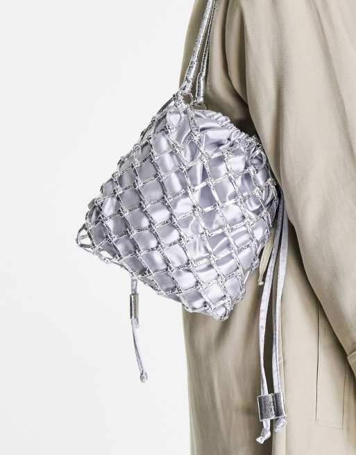 Topshop - Borsetta da spalla in raso argento con tracolla in pelle sintetica
