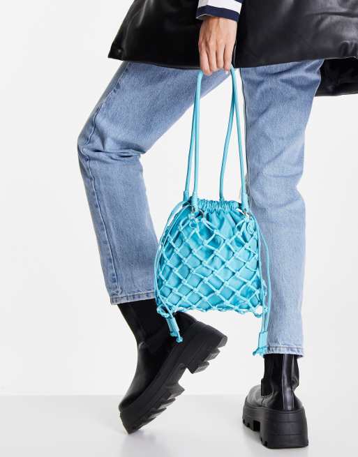 Topshop - Borsetta da spalla in raso blu con tracolla in pelle sintetica